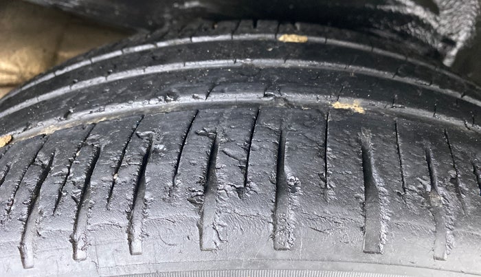 2010 Toyota Corolla Altis G PETROL, Petrol, Manual, 83,055 km, Right Rear Tyre Tread