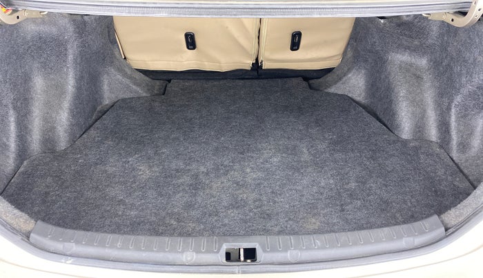 2010 Toyota Corolla Altis G PETROL, Petrol, Manual, 83,055 km, Boot Inside