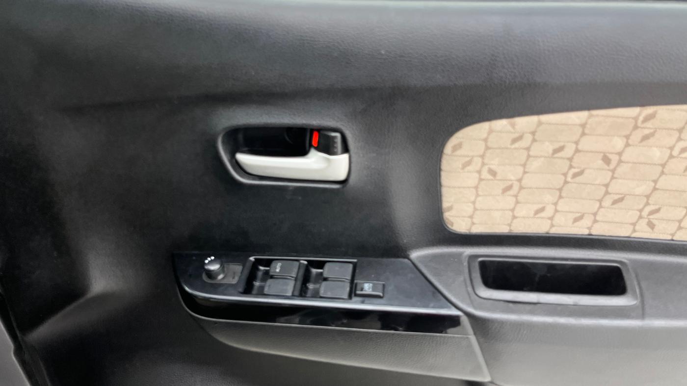 2018 Maruti Wagon R 1.0 VXI AMT, Petrol, Automatic, 48,127 km, Driver Side Door Panels Control