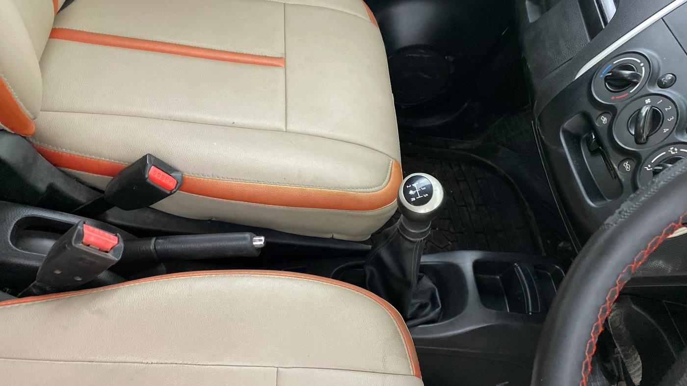 2014 Maruti Wagon R Stingray VXI, Petrol, Manual, 27,024 km, Gear Lever