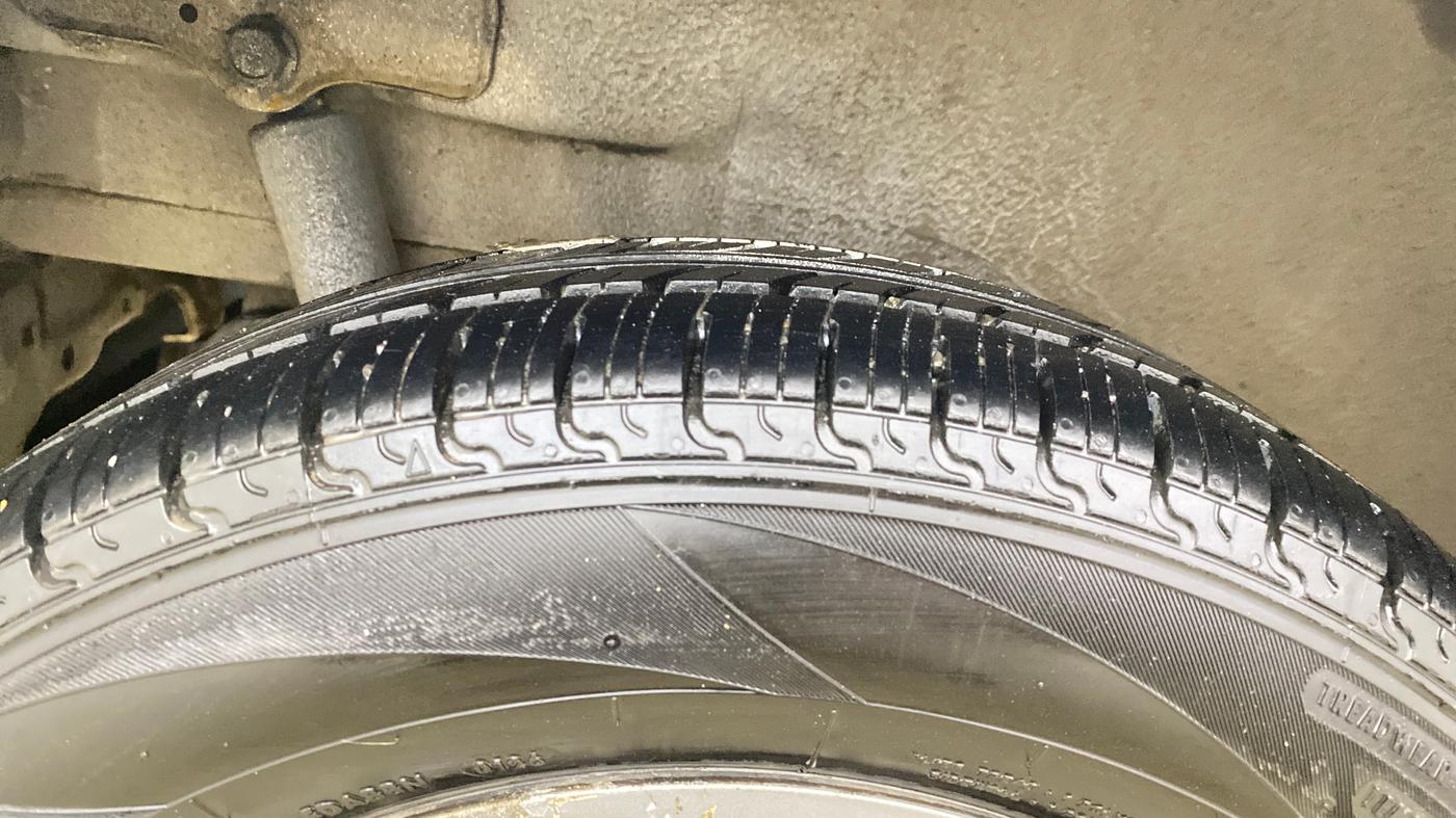2014 Maruti Wagon R Stingray VXI, Petrol, Manual, 27,024 km, Right Rear Tyre Tread