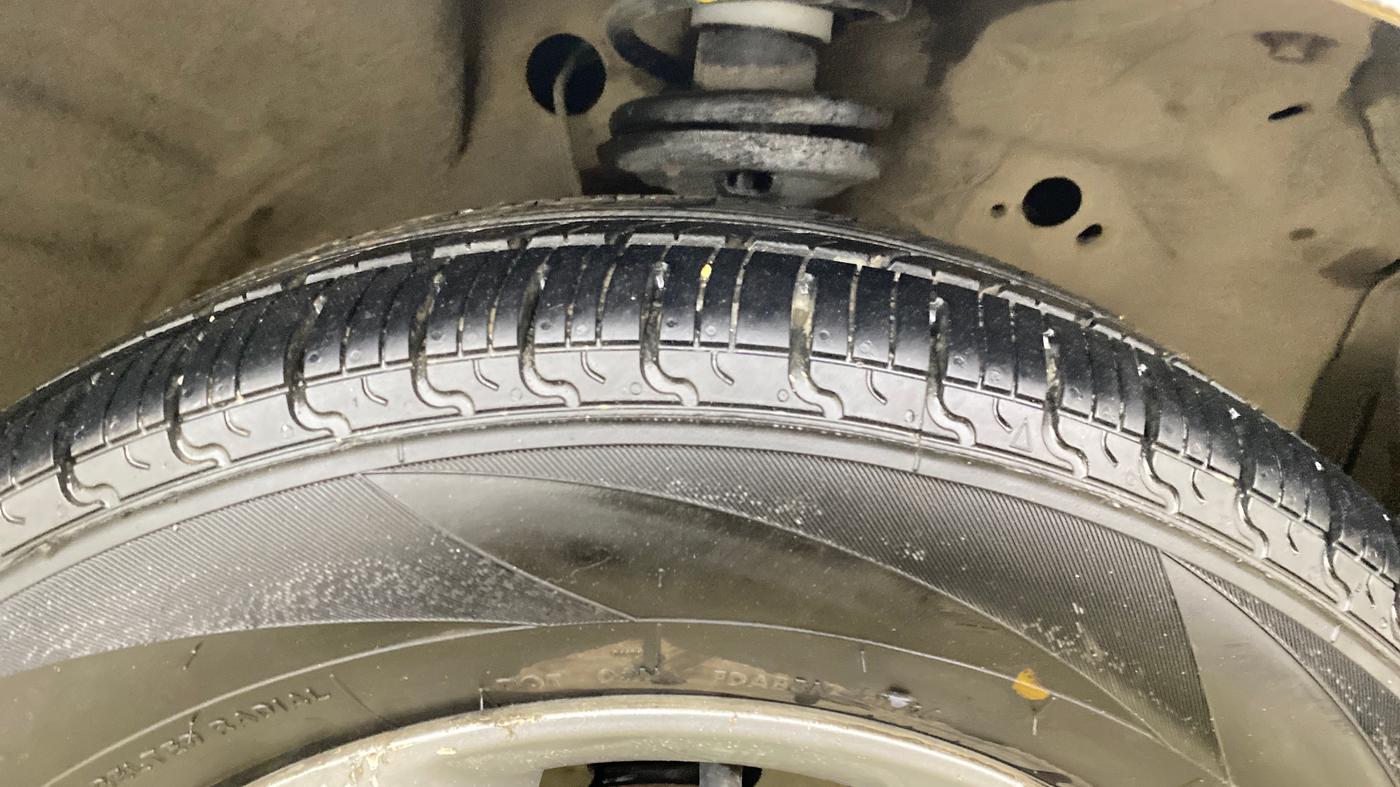 2014 Maruti Wagon R Stingray VXI, Petrol, Manual, 27,024 km, Right Front Tyre Tread