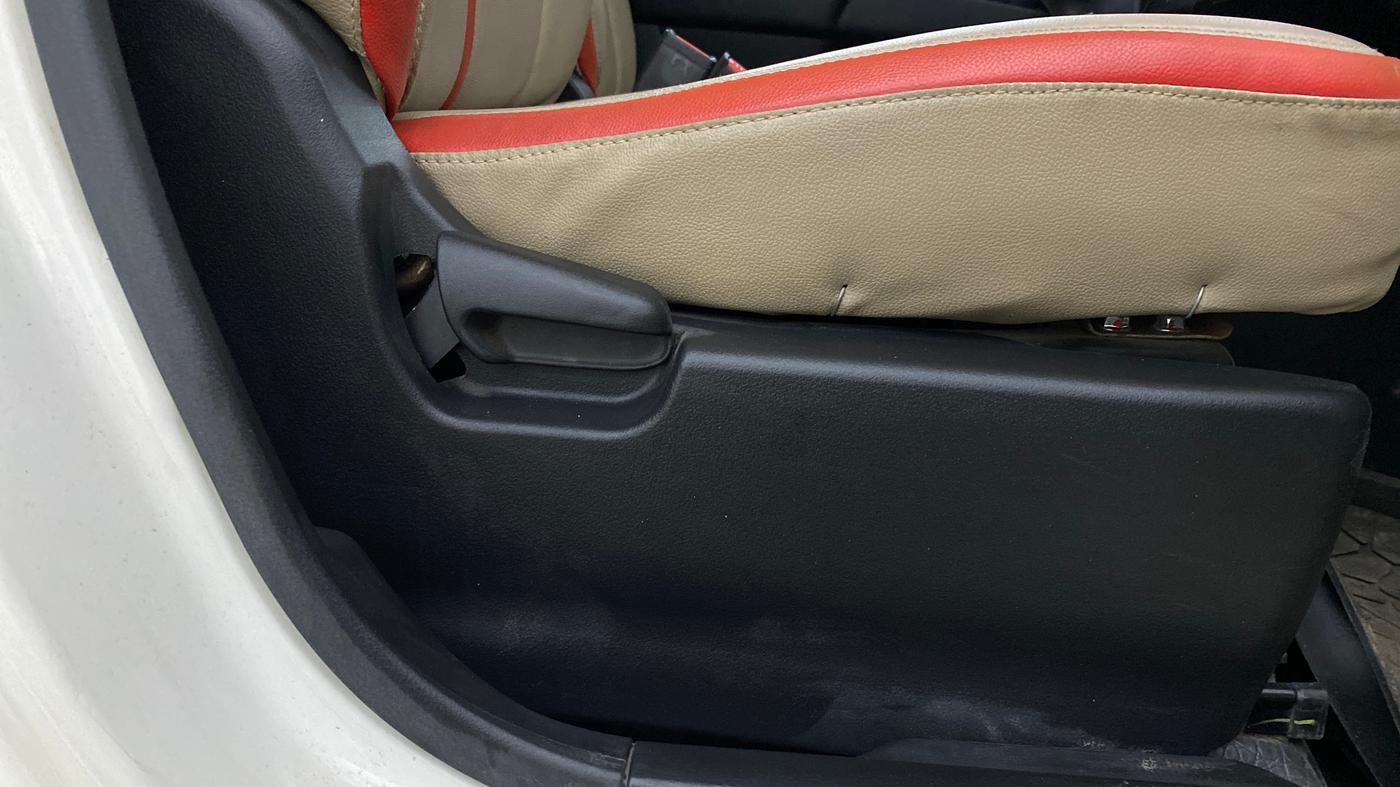 2014 Maruti Wagon R Stingray VXI, Petrol, Manual, 27,024 km, Driver Side Adjustment Panel