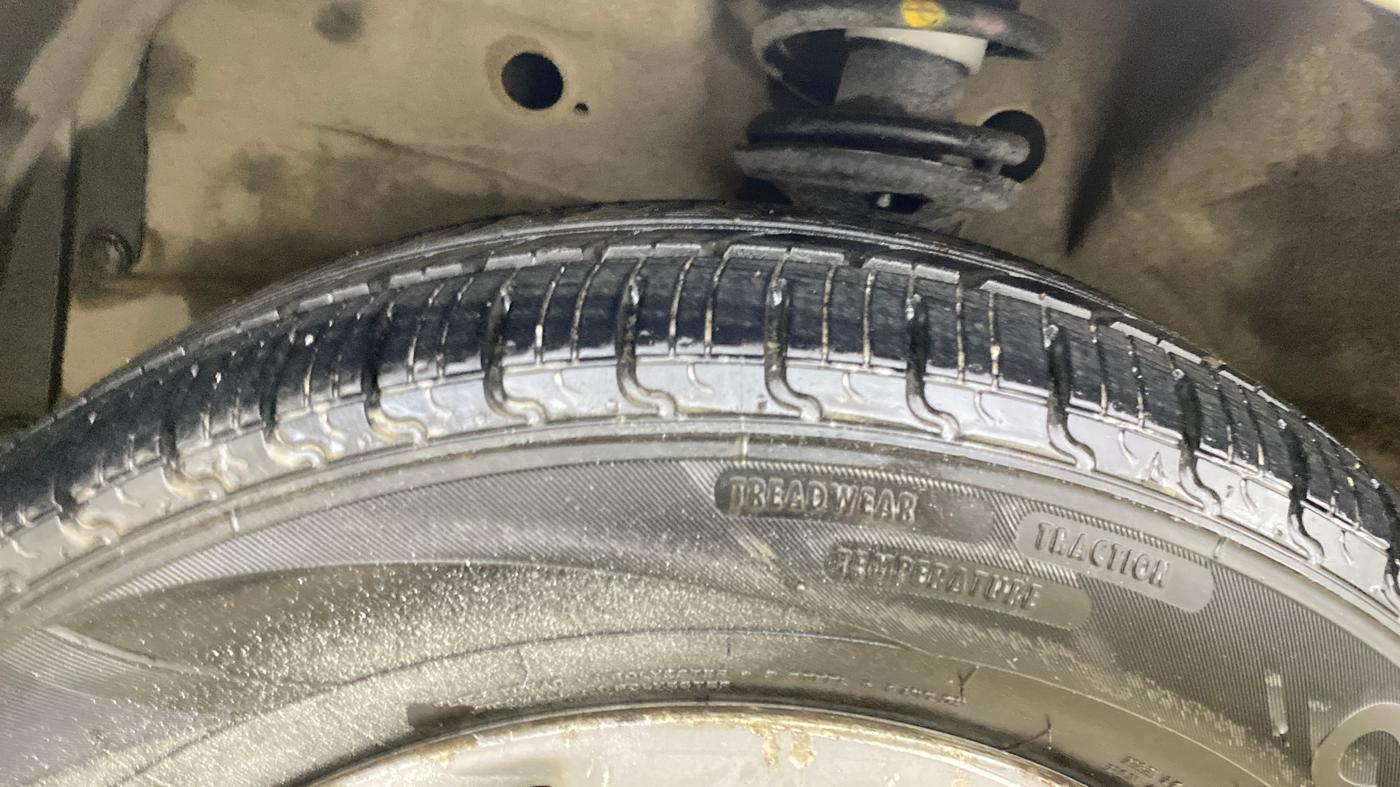 2014 Maruti Wagon R Stingray VXI, Petrol, Manual, 27,024 km, Left Front Tyre Tread