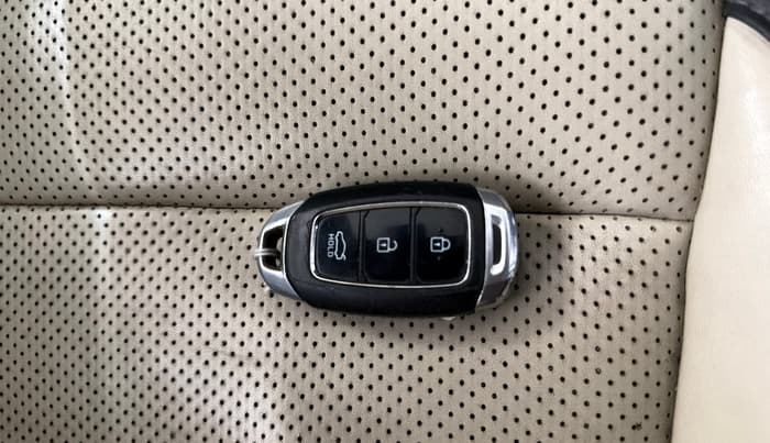 2019 Hyundai Verna 1.6 VTVT SX, CNG, Manual, 75,188 km, Key Close Up
