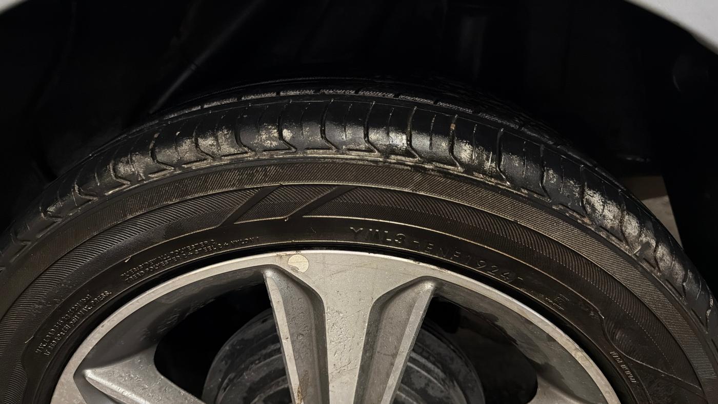 2019 Hyundai Verna 1.6 VTVT SX, CNG, Manual, 75,188 km, Left Rear Tyre Tread