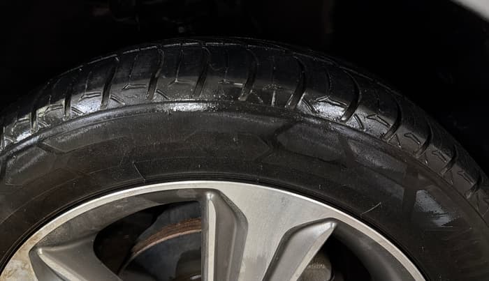 2019 Hyundai Verna 1.6 VTVT SX, CNG, Manual, 75,188 km, Right Front Tyre Tread