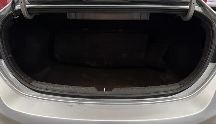 2019 Hyundai Verna 1.6 VTVT SX, CNG, Manual, 75,188 km, Boot Inside