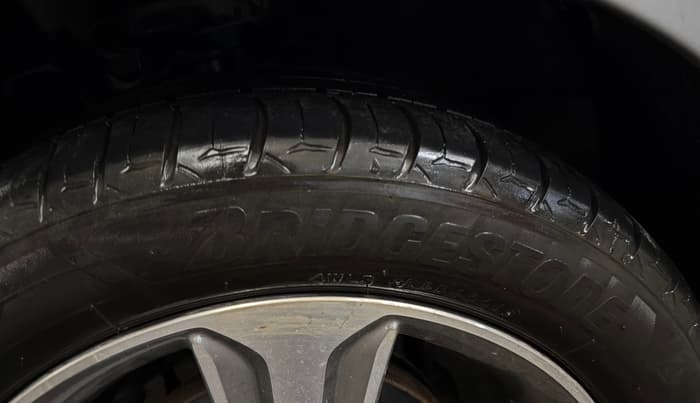 2019 Hyundai Verna 1.6 VTVT SX, CNG, Manual, 75,188 km, Left Front Tyre Tread