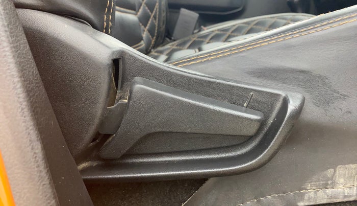 2019 Maruti S PRESSO VXI+, CNG, Manual, 71,855 km, Driver Side Adjustment Panel