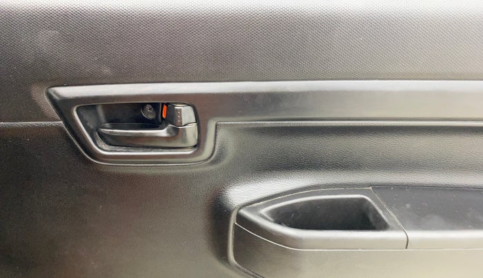 2019 Maruti S PRESSO VXI+, CNG, Manual, 71,855 km, Driver Side Door Panels Control