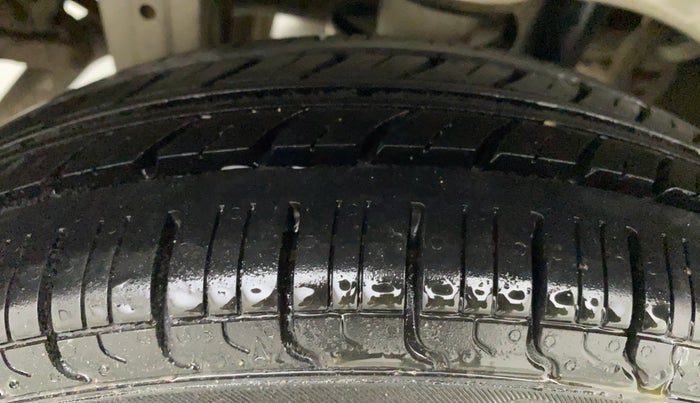 2011 Maruti Zen Estilo LXI, Petrol, Manual, 43,884 km, Right Rear Tyre Tread