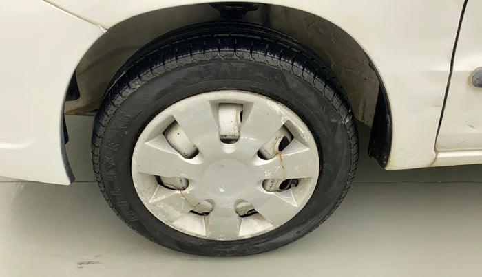 2011 Maruti Zen Estilo LXI, Petrol, Manual, 43,884 km, Left front tyre - Tyre dimensions are different from each other