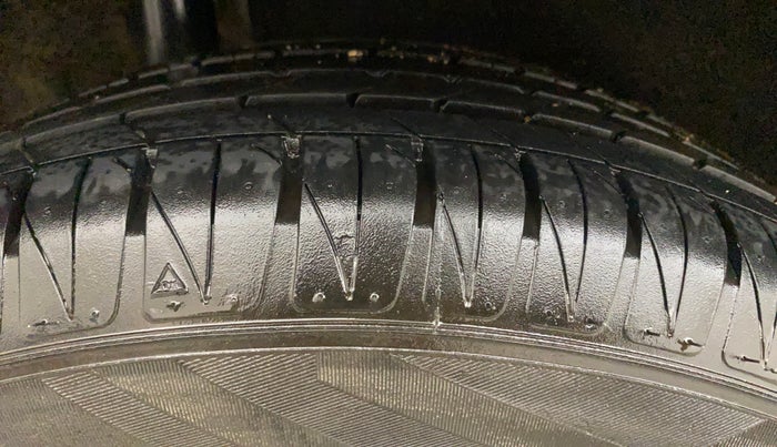 2020 Maruti Vitara Brezza ZXI, Petrol, Manual, 99,469 km, Right Rear Tyre Tread