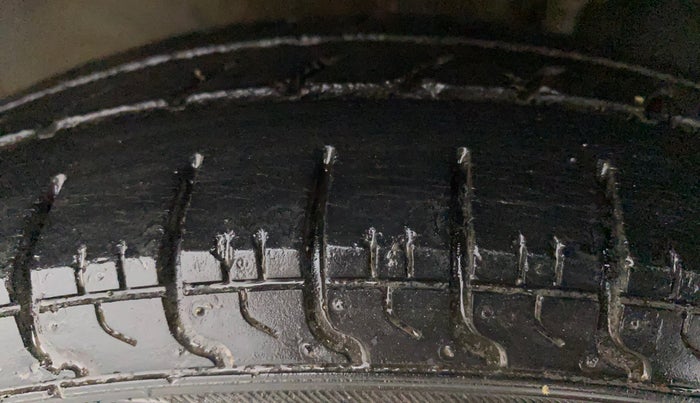 2013 Maruti Alto 800 LXI CNG, CNG, Manual, 35,319 km, Left Front Tyre Tread