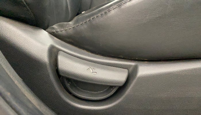 2018 Hyundai Grand i10 MAGNA 1.2 KAPPA VTVT, Petrol, Manual, 29,243 km, Driver Side Adjustment Panel