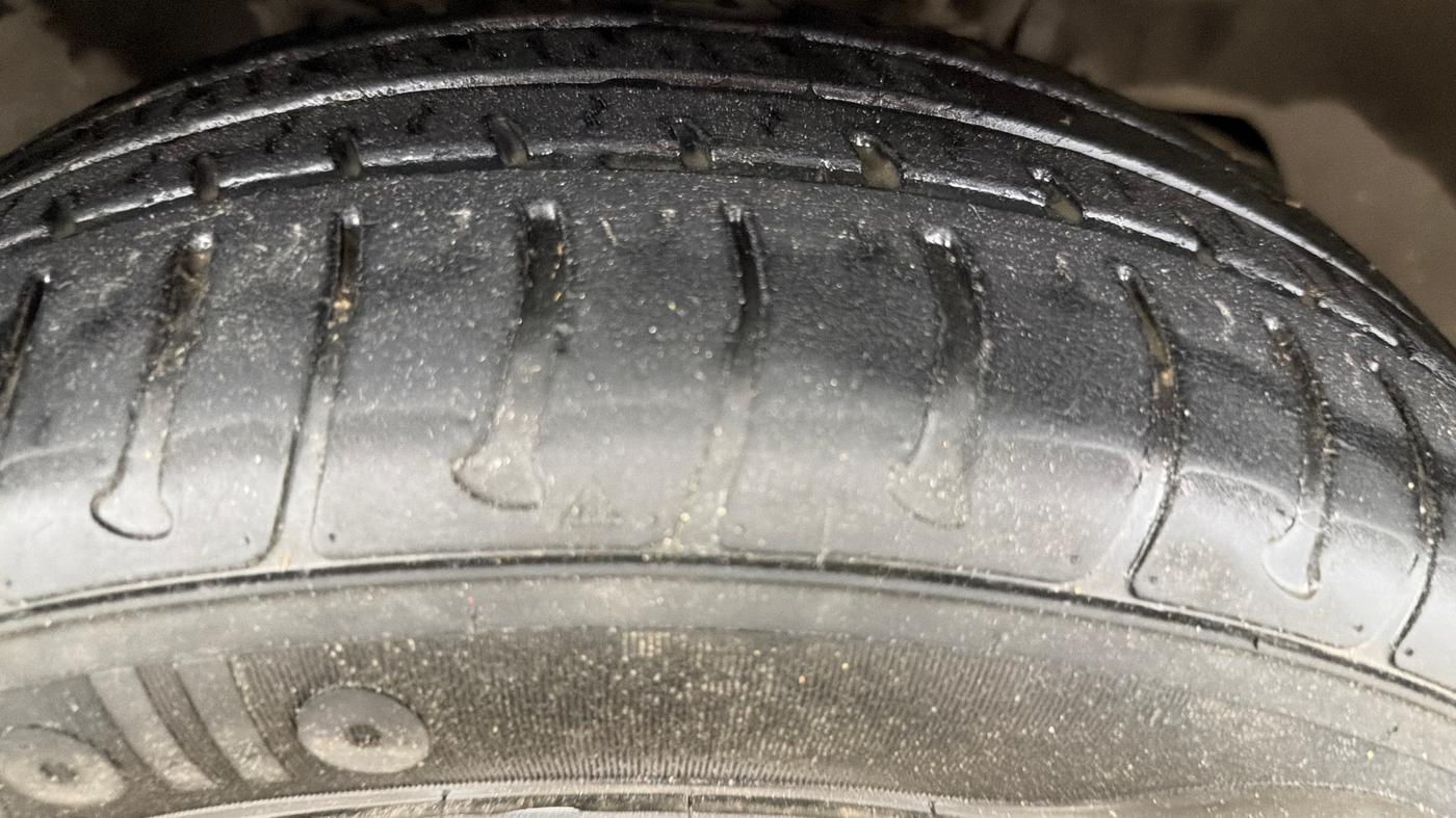 2017 Tata Tiago XTA PETROL, Petrol, Automatic, 81,685 km, Right Front Tyre Tread