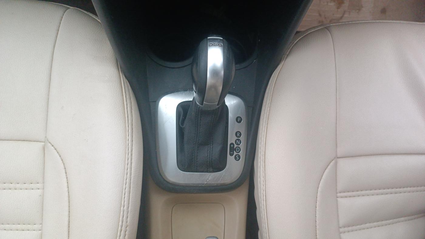 2017 Volkswagen Ameo HIGHLINE PLUS 1.5L AT 16 ALLOY, Diesel, Automatic, 91,961 km, Gear Lever