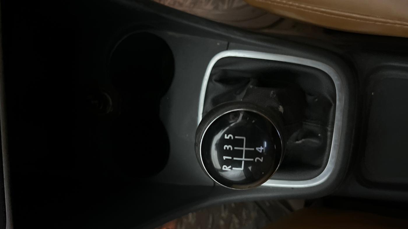 2014 Volkswagen Polo HIGHLINE1.2L, Petrol, Manual, 77,155 km, Gear Lever