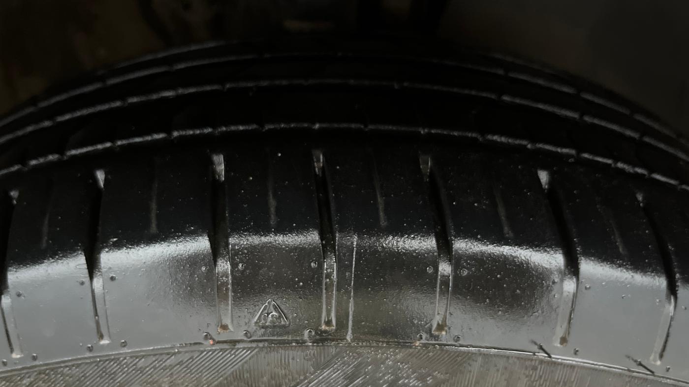 2014 Volkswagen Polo HIGHLINE1.2L, Petrol, Manual, 77,155 km, Right Front Tyre Tread