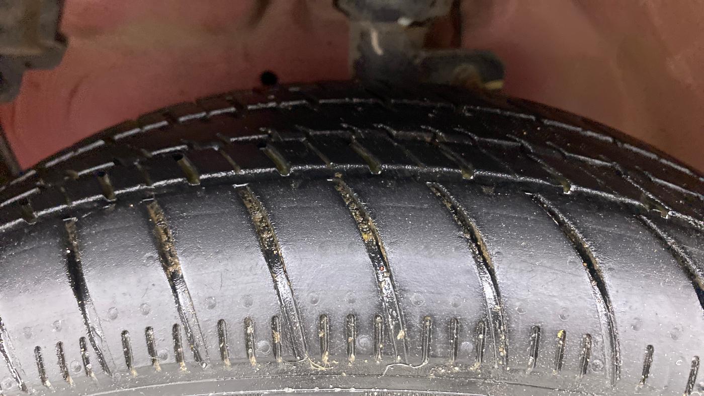 2017 Maruti Celerio ZXI AMT (O), Petrol, Automatic, 70,666 km, Left Front Tyre Tread