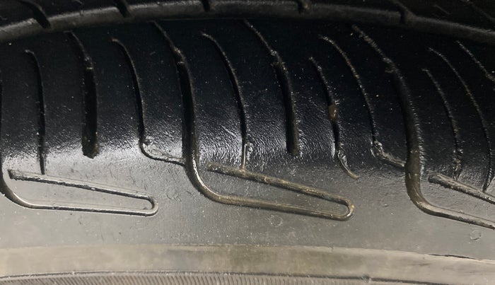 2016 Hyundai Xcent S 1.2, Petrol, Manual, 99,950 km, Right Front Tyre Tread