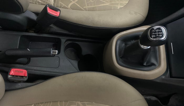 2016 Hyundai Xcent S 1.2, Petrol, Manual, 99,950 km, Gear Lever