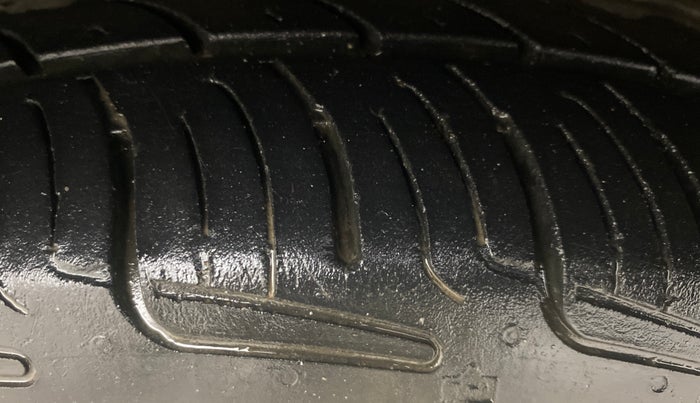 2016 Hyundai Xcent S 1.2, Petrol, Manual, 99,950 km, Left Front Tyre Tread