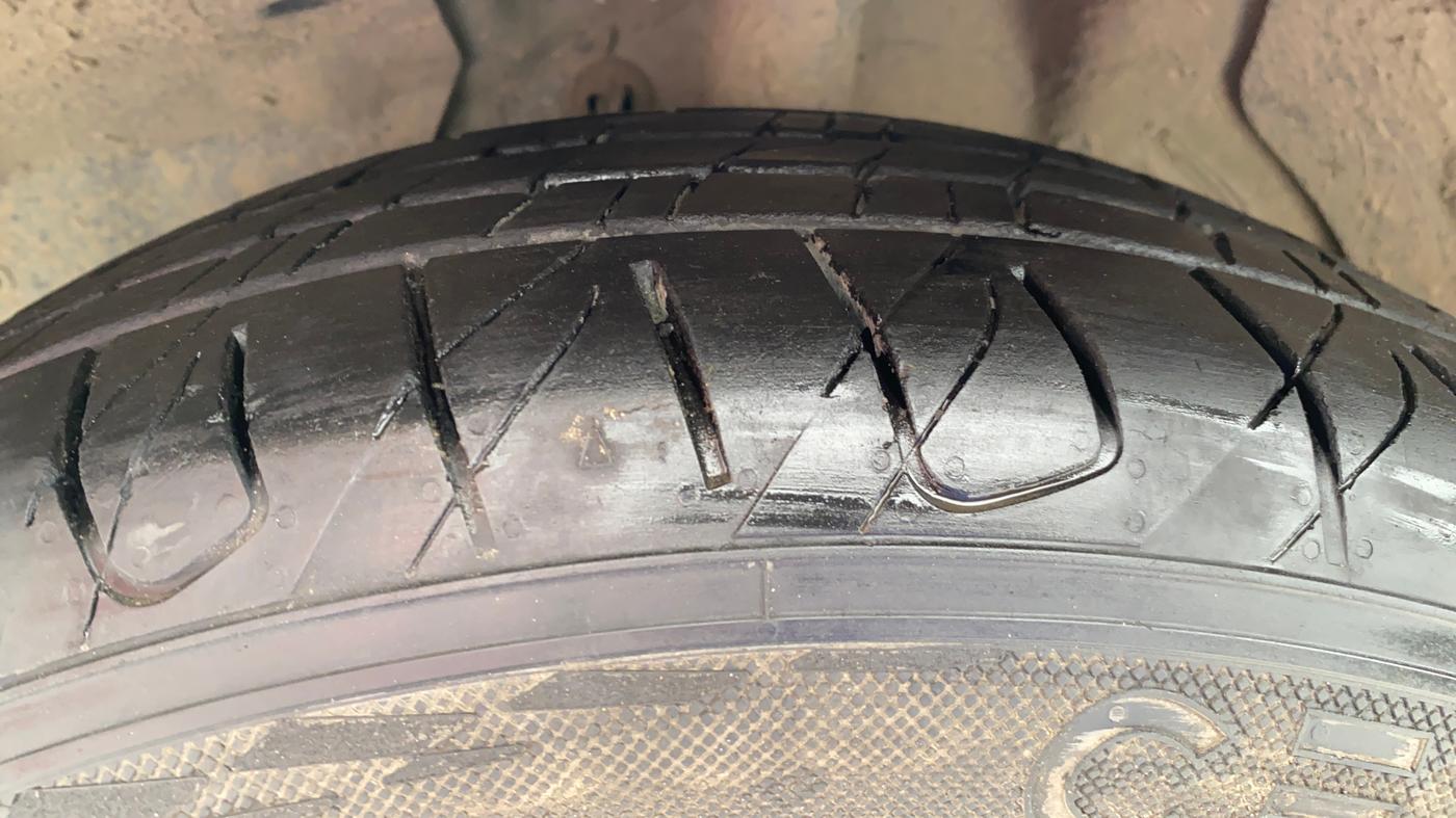 2020 MG HECTOR PLUS SHARP 1.5 PETROL TURBO DCT 6-STR, Petrol, Automatic, 88,408 km, Left Front Tyre Tread