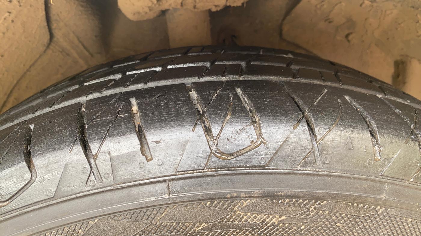 2020 MG HECTOR PLUS SHARP 1.5 PETROL TURBO DCT 6-STR, Petrol, Automatic, 88,408 km, Right Front Tyre Tread