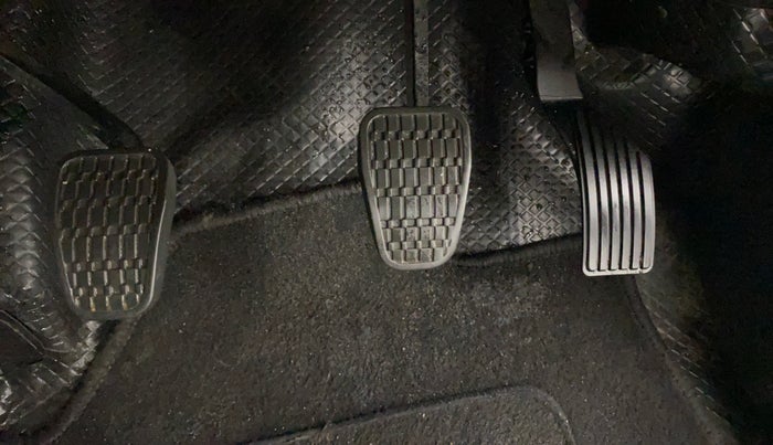 2018 Tata NEXON KRAZ MT PETROL, Petrol, Manual, 57,417 km, Pedals