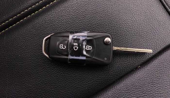 2018 Tata NEXON KRAZ MT PETROL, Petrol, Manual, 57,417 km, Key Close Up