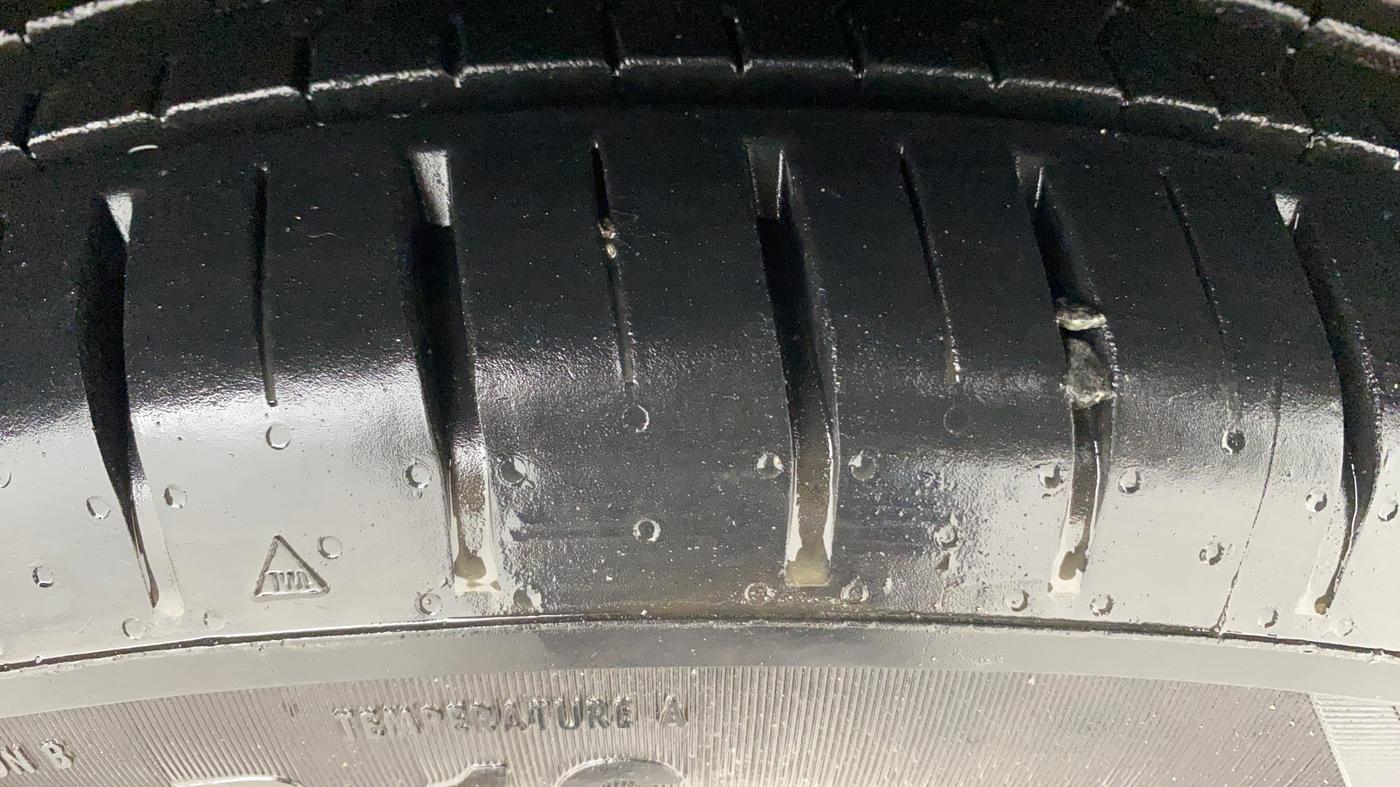 2018 Tata NEXON KRAZ MT PETROL, Petrol, Manual, 57,417 km, Right Front Tyre Tread