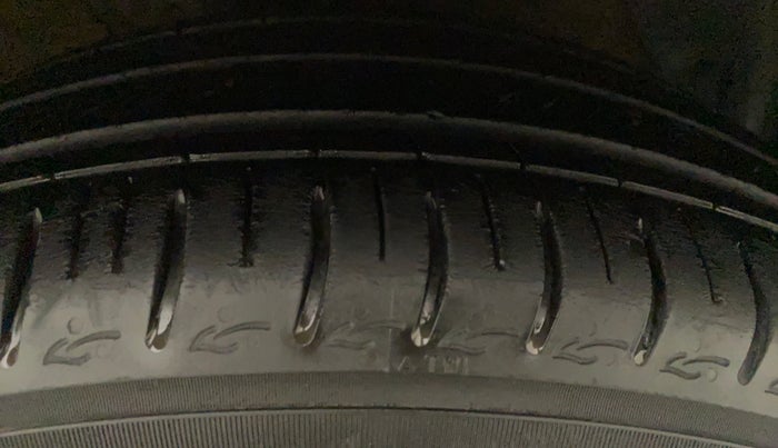 2022 Hyundai AURA SX PLUS 1.2 AMT, Petrol, Automatic, 20,883 km, Right Front Tyre Tread
