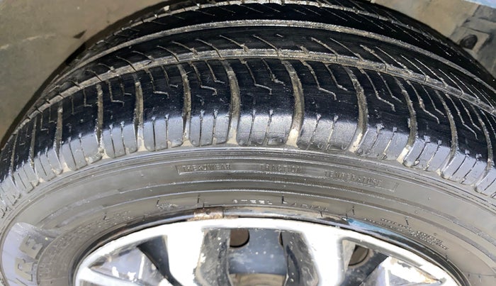 2018 Maruti Ertiga VXI CNG, CNG, Manual, 1,06,659 km, Right Front Tyre Tread