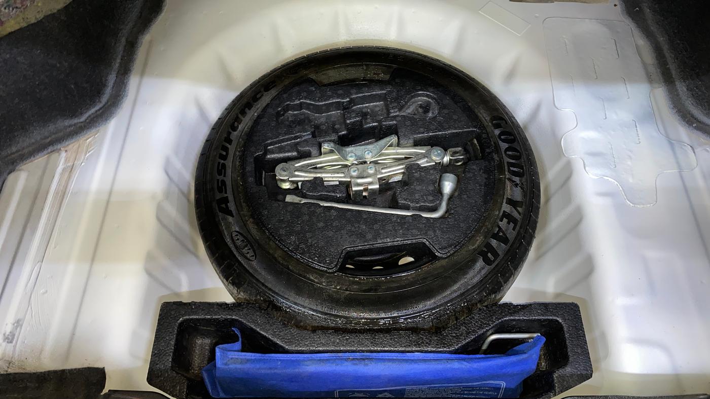 2015 Maruti Ciaz ZXI+, Petrol, Manual, 1,06,229 km, Spare Tyre