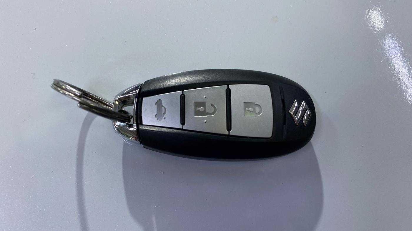 2015 Maruti Ciaz ZXI+, Petrol, Manual, 1,06,229 km, Key Close Up