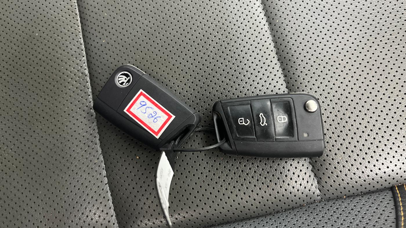 2021 Skoda KUSHAQ STYLE 1.0L TSI MT, Petrol, Manual, 50,073 km, Key Close Up