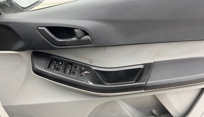 2021 Tata Tiago XTA PETROL, Petrol, Automatic, 39,004 km, Driver Side Door Panels Control