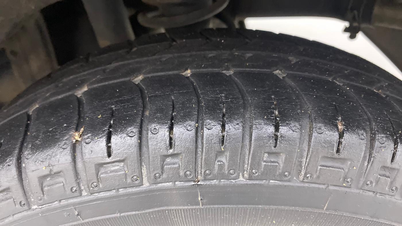2017 Maruti Alto 800 VXI, Petrol, Manual, 25,760 km, Left Rear Tyre Tread