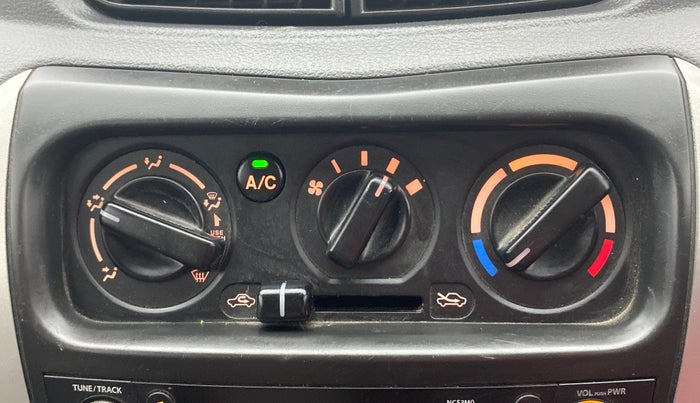 2017 Maruti Alto 800 VXI, Petrol, Manual, 25,760 km, AC Unit - Directional switch has minor damage