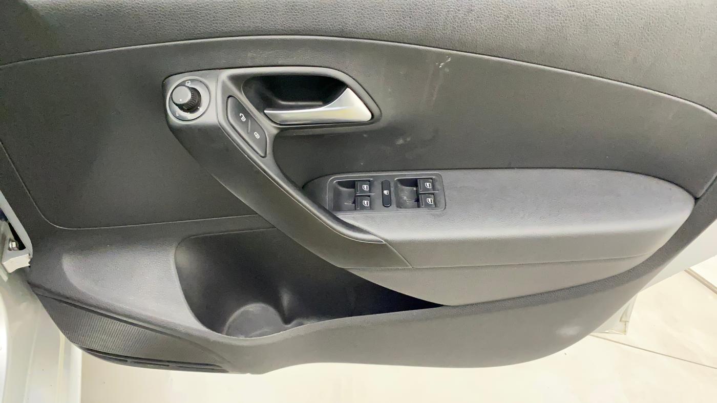 2019 Volkswagen Polo HIGHLINE PLUS 1.0 16 ALLOY, Petrol, Manual, 49,612 km, Driver Side Door Panels Control