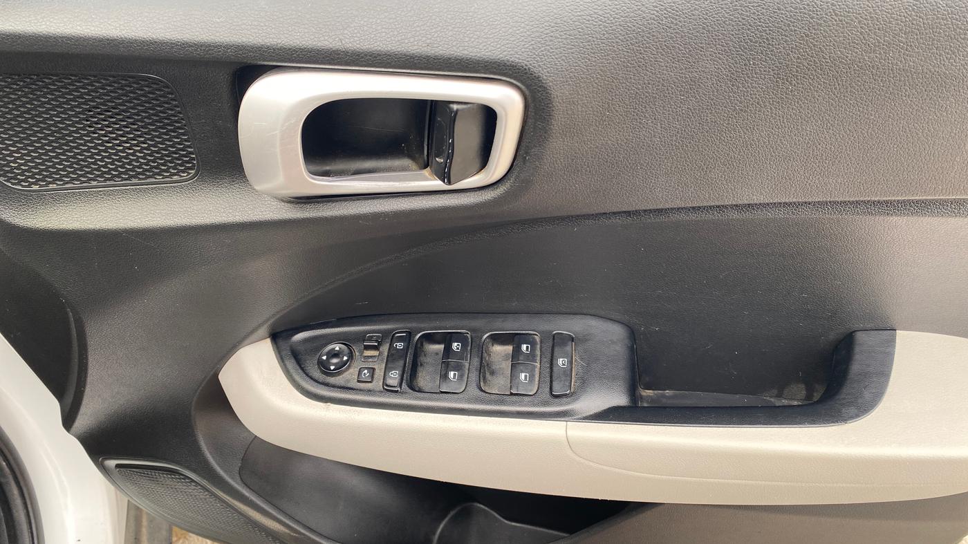 2023 Hyundai VENUE SX 1.2 PETROL, Petrol, Manual, 51,222 km, Driver Side Door Panels Control