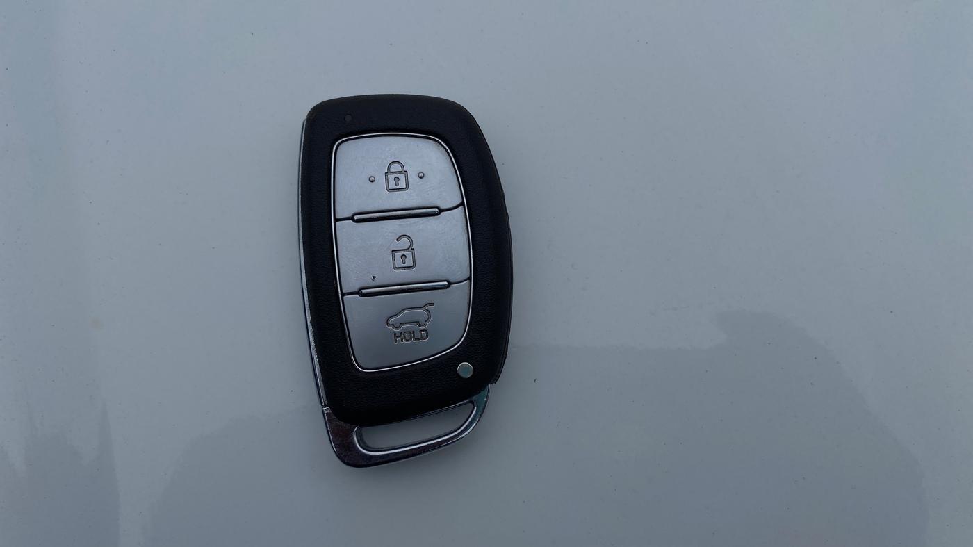 2023 Hyundai VENUE SX 1.2 PETROL, Petrol, Manual, 51,222 km, Key Close Up