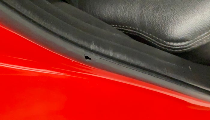 2015 Maruti Swift VXI, Petrol, Manual, 72,542 km, Right rear door - Beading has minor damage