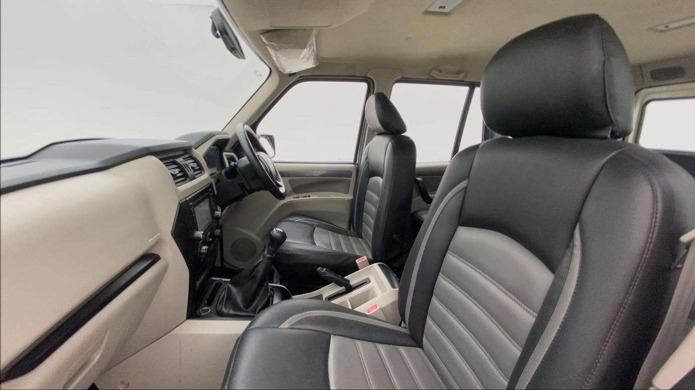 2018 Mahindra Scorpio S5, Diesel, Manual, 18,012 km, Right Side Front Door Cabin