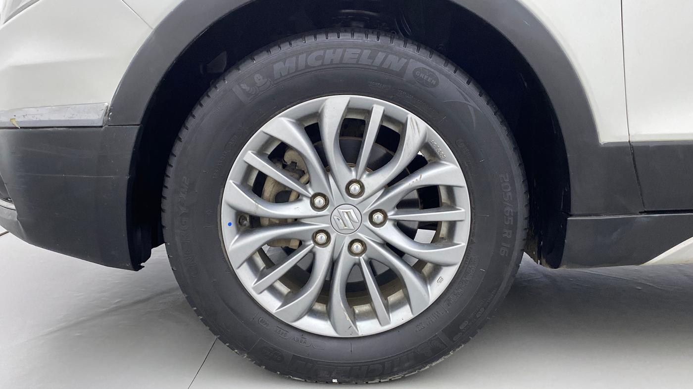 2017 Maruti S Cross ALPHA 1.3, Diesel, Manual, 95,850 km, Left Front Wheel