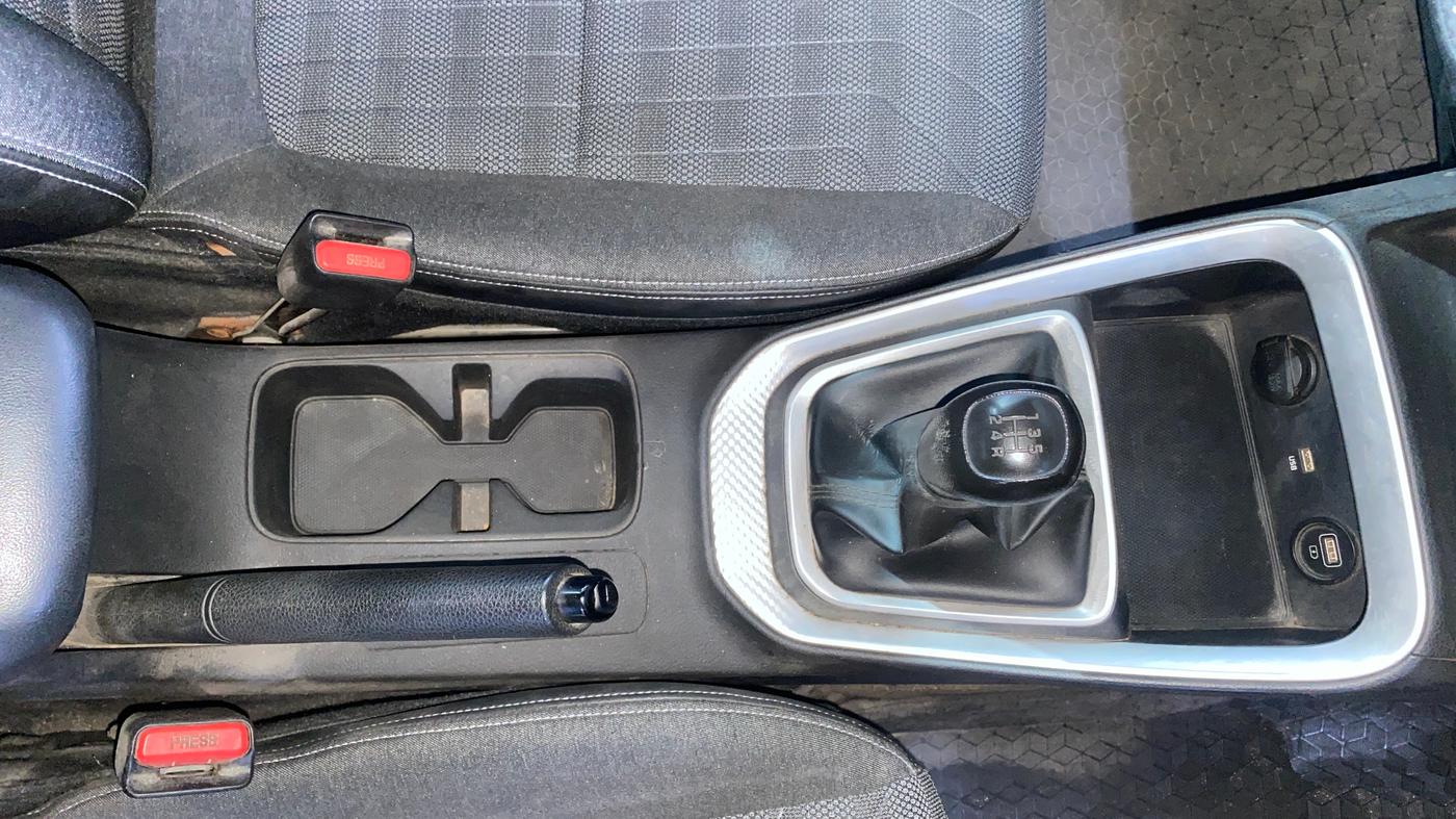 2020 KIA SONET HTK PLUS 1.2, Petrol, Manual, 1,36,014 km, Gear Lever