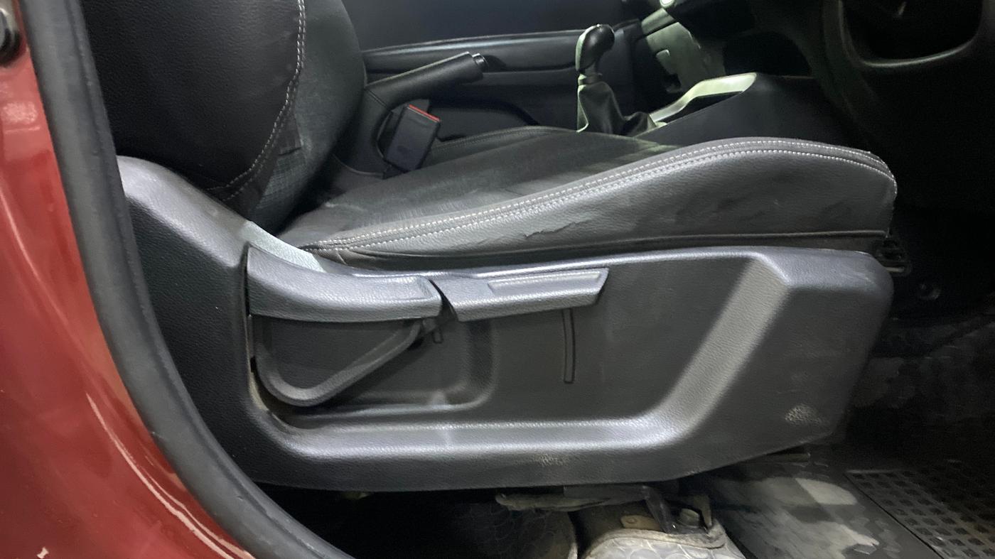 2020 KIA SONET HTK PLUS 1.2, Petrol, Manual, 1,36,014 km, Driver Side Adjustment Panel