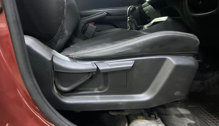2020 KIA SONET HTK PLUS 1.2, Petrol, Manual, 1,36,014 km, Driver Side Adjustment Panel